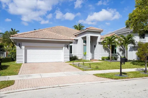 3847 Crestwood Cir, Weston FL 33331