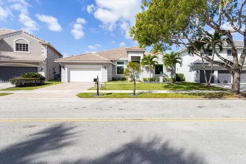 3847 Crestwood Cir, Weston FL 33331