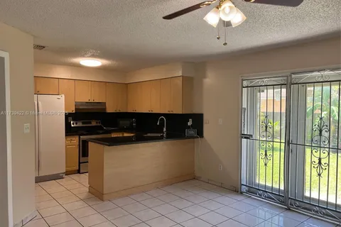 809 SW 10th St, Hallandale Beach FL 33009