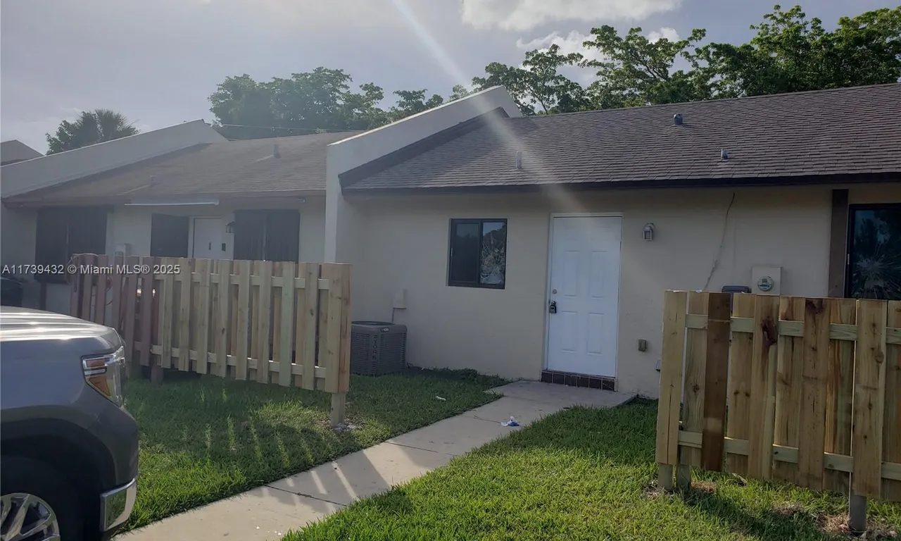 1463 Woodpecker St, Homestead FL 33035