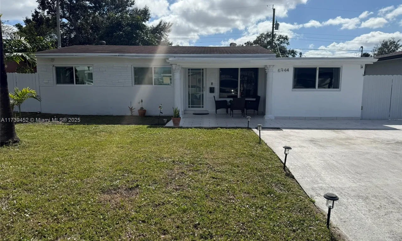 6944 SW 10th Ct, Pembroke Pines FL 33023