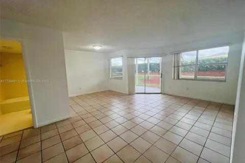 2253 SE 27 dr # 102, Homestead FL 33035
