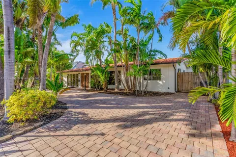 271 Capri Ave, Lauderdale By The Sea FL 33308