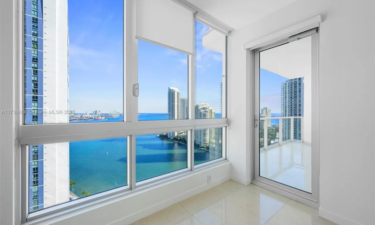 300 S Biscayne Blvd # 2212, Miami FL 33131