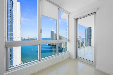 300 S Biscayne Blvd # 2212, Miami FL 33131