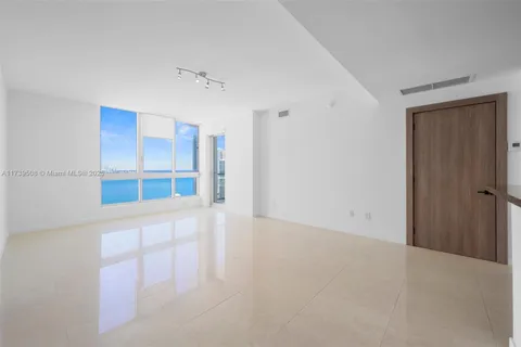 300 S Biscayne Blvd # 2212, Miami FL 33131