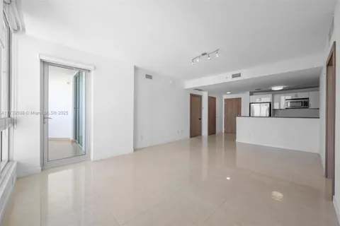 300 S Biscayne Blvd # 2212, Miami FL 33131