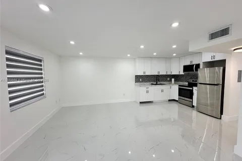 10735 SW 3rd St # 3, Sweetwater FL 33174