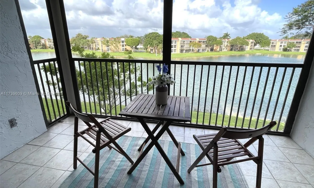 6531 Coral Lake Dr # 307, Margate FL 33063