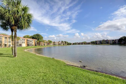 6531 Coral Lake Dr # 307, Margate FL 33063