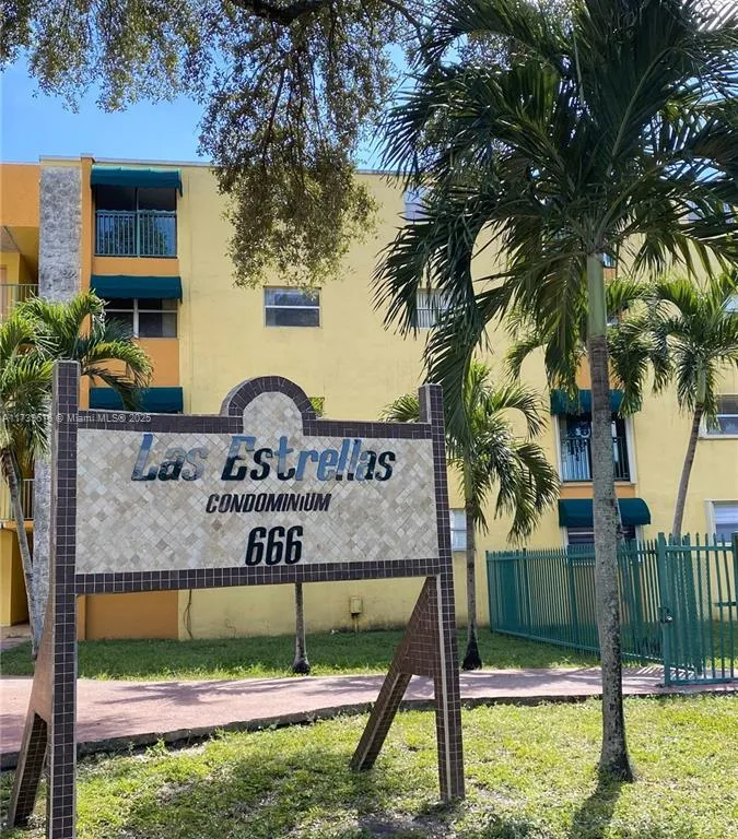 666 W 81st St # 106, Hialeah FL 33014