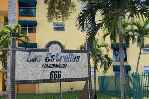 666 W 81st St # 106, Hialeah FL 33014