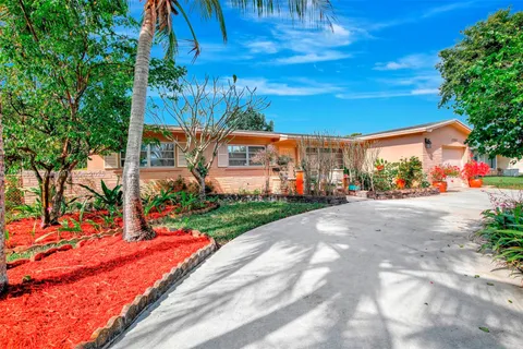 1720 NW 85th Way, Pembroke Pines FL 33024