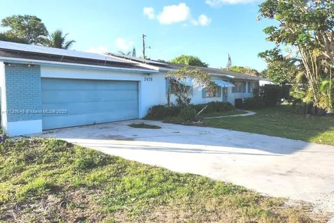 2479 Pinecrest Ct, West Palm Beach FL 33415