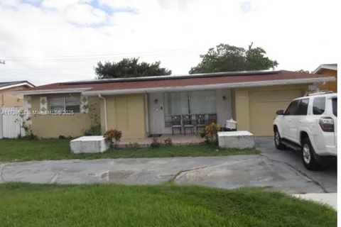 6632 Emerald Lake Dr, Miramar FL 33023