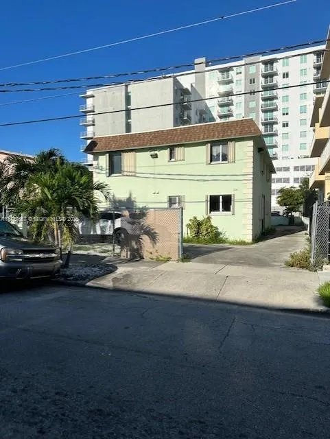 220 NW 7th Ave # 4, Miami FL 33128