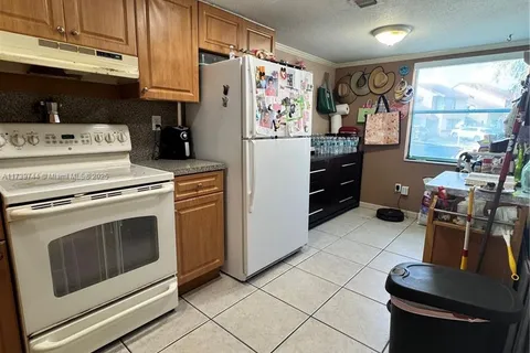 846 W 40th Dr # 19, Hialeah FL 33012