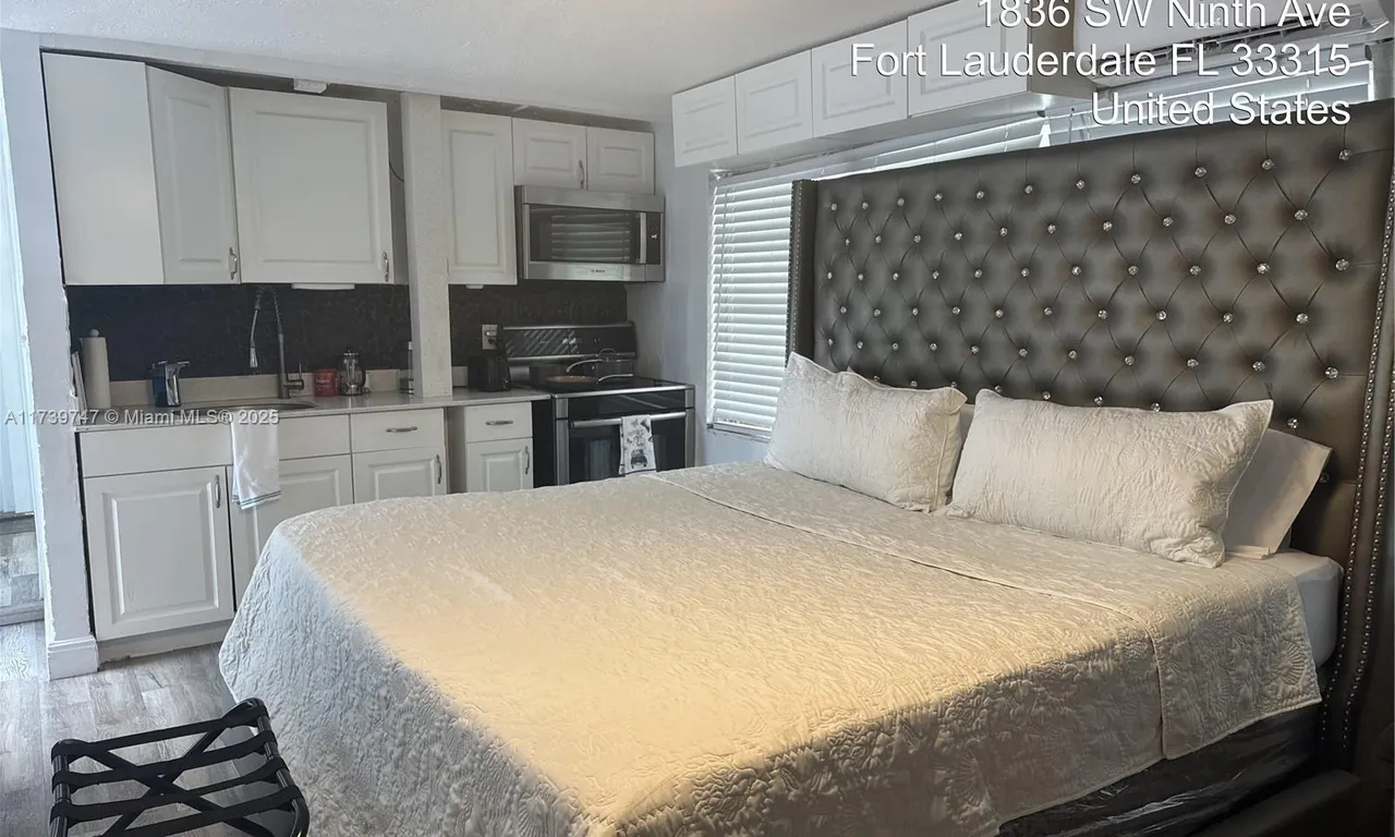 1836 MIDDLE STUDIO SW 9TH AVE, Fort Lauderdale FL 33315