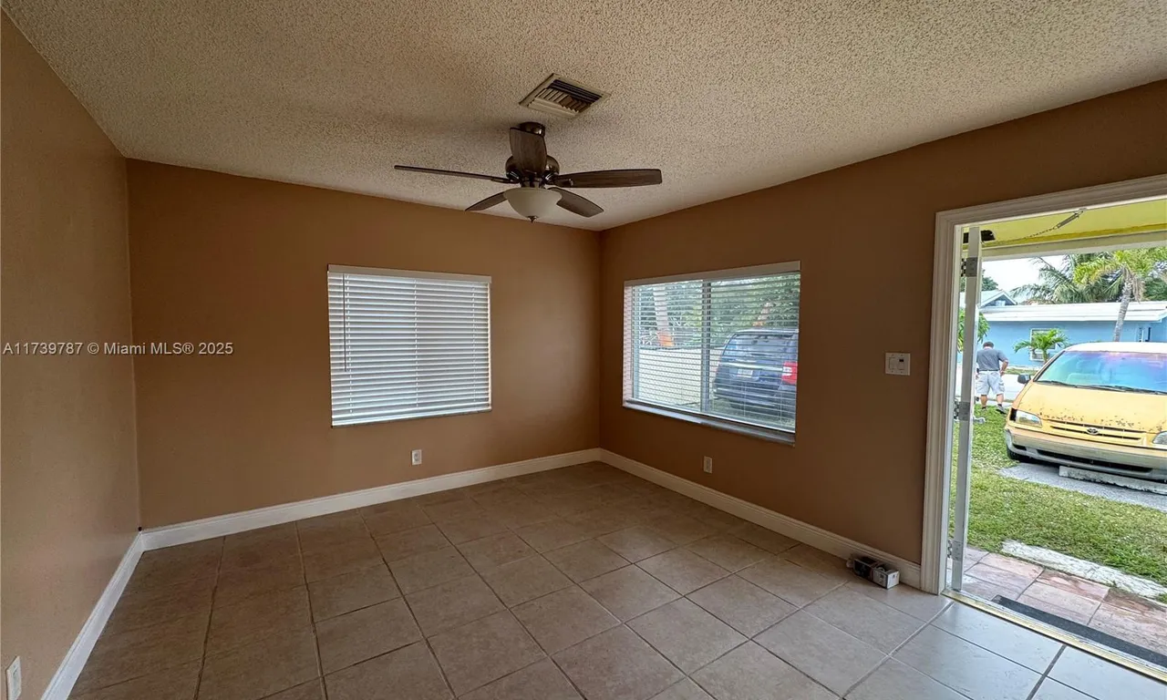 3640 NE 10th Ave # B, Oakland Park FL 33334