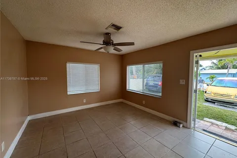 3640 NE 10th Ave # B, Oakland Park FL 33334