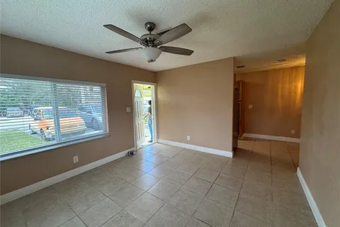 3640 NE 10th Ave # B, Oakland Park FL 33334