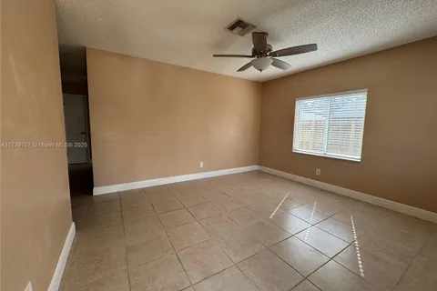3640 NE 10th Ave # B, Oakland Park FL 33334