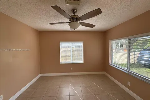 3640 NE 10th Ave # B, Oakland Park FL 33334