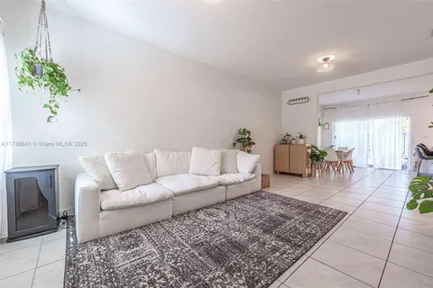 440 NE 5th Way, Florida City FL 33034