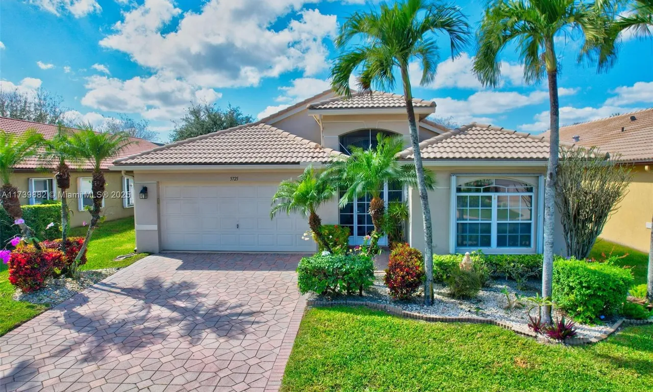 5725 Royal Club Dr, Boynton Beach FL 33437