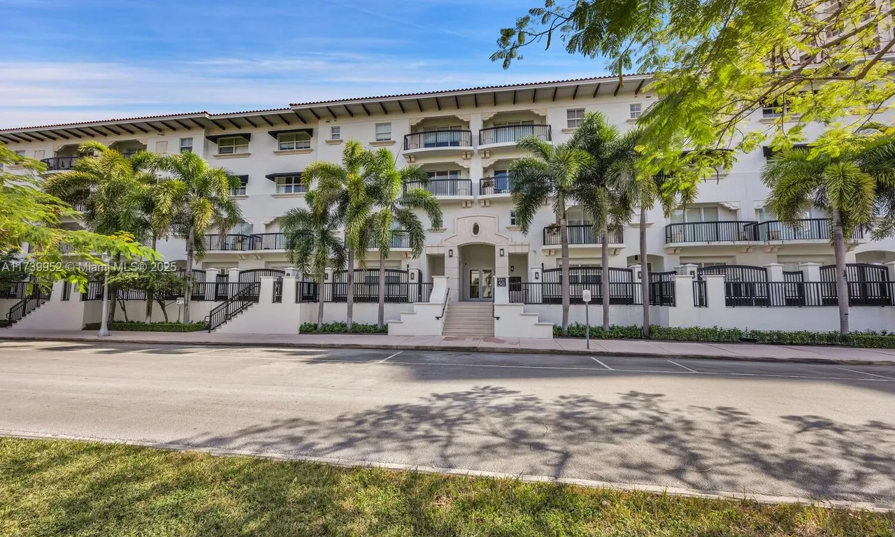 50 Alhambra Cir # 403, Coral Gables FL 33134