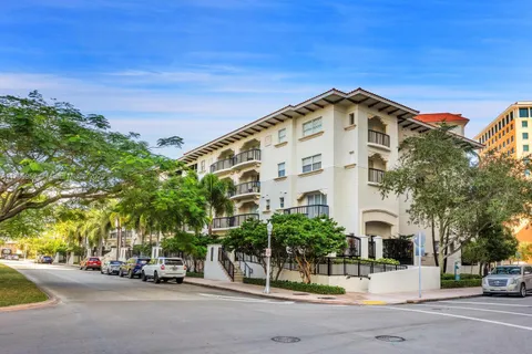 50 Alhambra Cir # 403, Coral Gables FL 33134