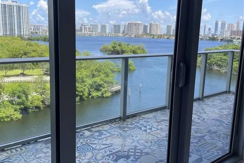 16385 Biscayne Blvd # 805, North Miami Beach FL 33160