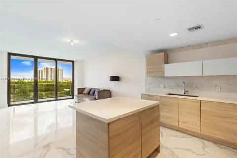 16385 Biscayne Blvd # 805, North Miami Beach FL 33160