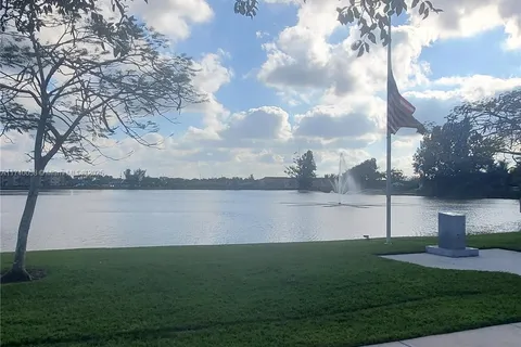 5721 SW 39th St, Davie FL 33314