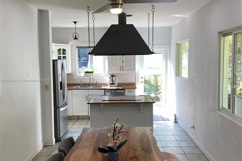 1710 Michigan Ave, Miami Beach FL 33139
