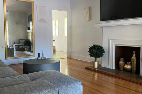 1710 Michigan Ave, Miami Beach FL 33139