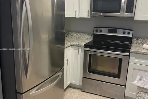 4513 Treehouse Ln # 11C, Tamarac FL 33319