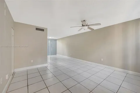 6155 SW 69th St # 9, South Miami FL 33143