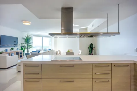 17301 Biscayne Blvd # 1203, North Miami Beach FL 33160