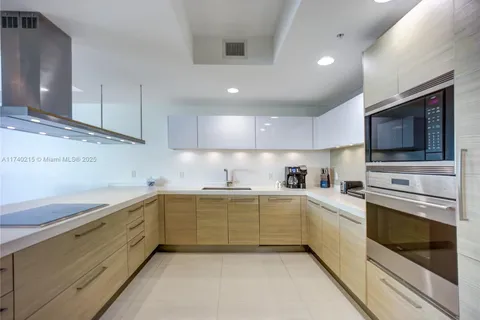 17301 Biscayne Blvd # 1203, North Miami Beach FL 33160