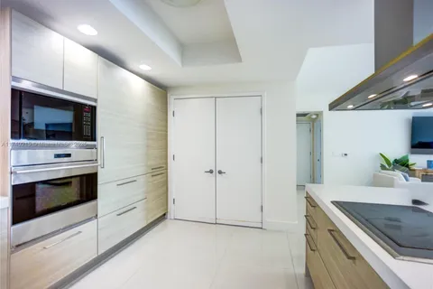 17301 Biscayne Blvd # 1203, North Miami Beach FL 33160