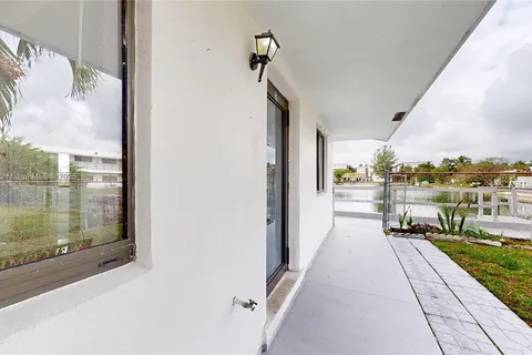 220 SW 8th Ave, Hallandale Beach FL 33009