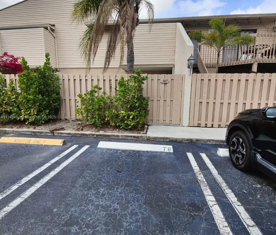 616 Executive Center Dr # 107, West Palm Beach FL 33401