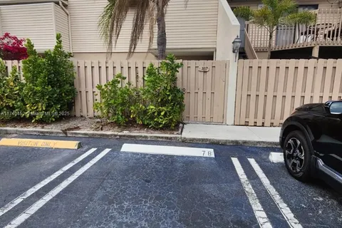 616 Executive Center Dr # 107, West Palm Beach FL 33401