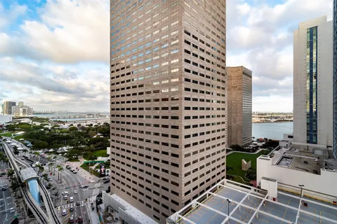 300 S Biscayne Blvd # 1716, Miami FL 33131