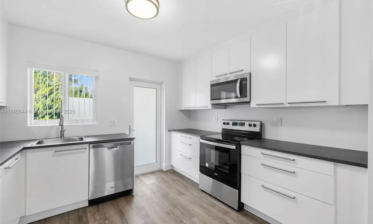 600 Layne Blvd # 126, Hallandale Beach FL 33009
