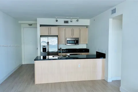79 SW 12th St, Miami FL 33130