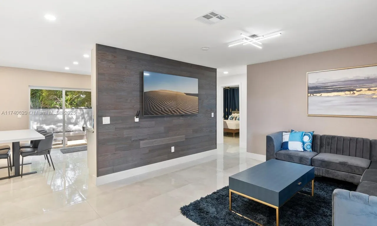 3911 SW 51st St, Dania Beach FL 33312