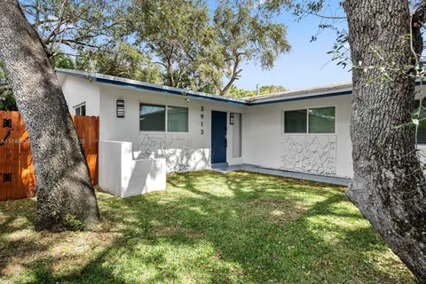 3911 SW 51st St, Dania Beach FL 33312