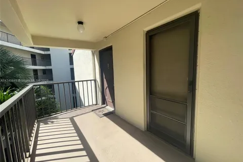 2312 S Cypress Bend Dr # 410, Pompano Beach FL 33069